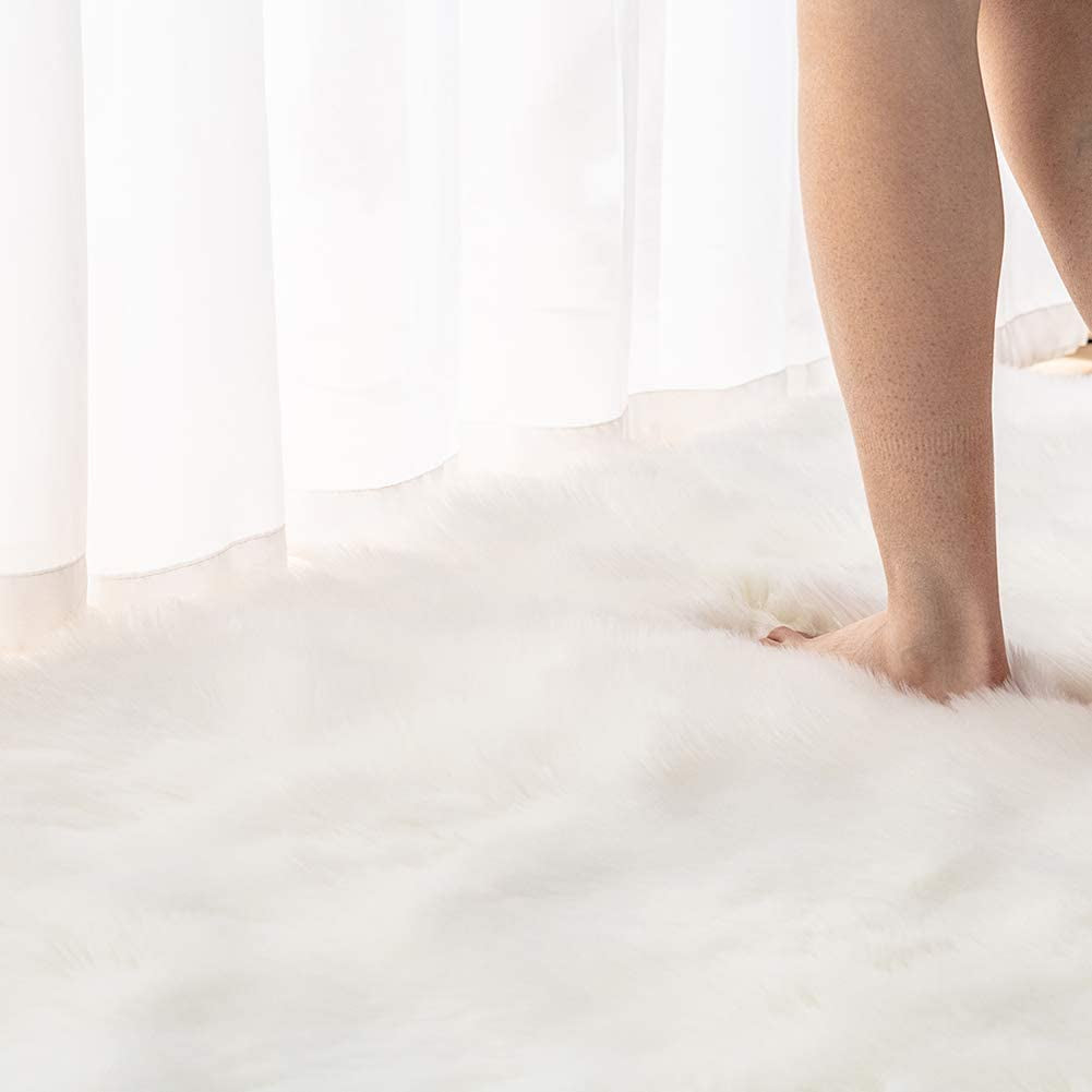 Luxury White Fur Floor Mat
